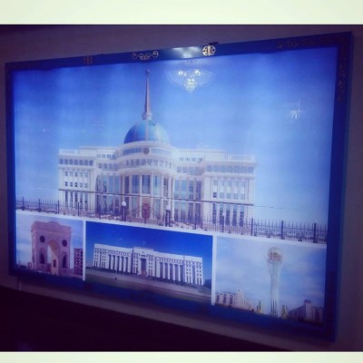 Световой стенд (3,2x2м) для областной прокуратуры г.Талдыкурган. Закаленное стекло+пвх+оракал.